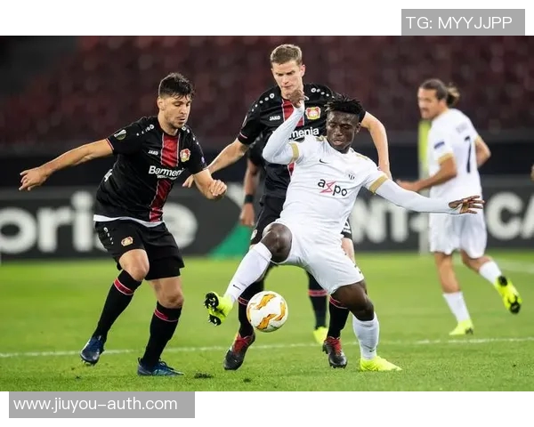 友谊赛惊现冷门巴黎圣日耳曼与波尔图战成平局引发全场热议