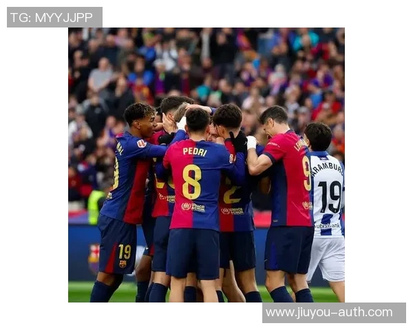 世界杯惊现冷门巴萨以三球完胜马竞赛场争议判罚引发热议