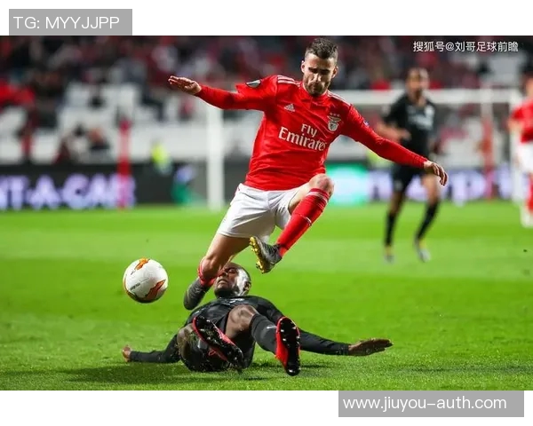 西甲精彩对决本菲卡与国米激战成平局神扑瞬间引发全场热烈反响 西甲精彩对决本菲卡与国米激战成平局神扑瞬间引发全场热烈反响