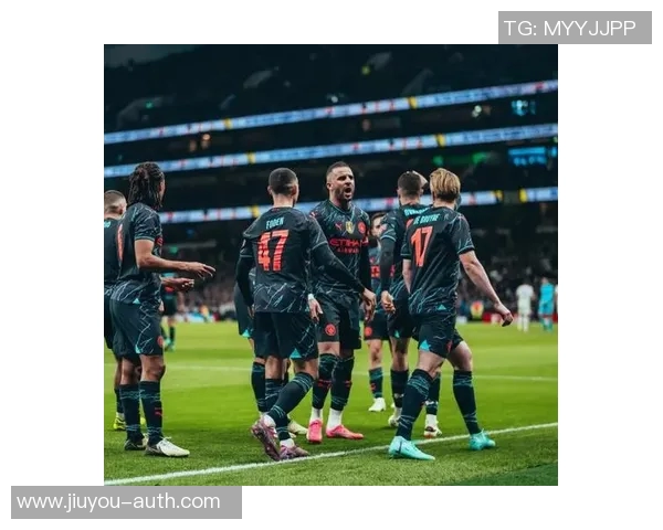 足总杯激战曼城与热刺平局绝杀瞬间引发全场狂欢焦点分析