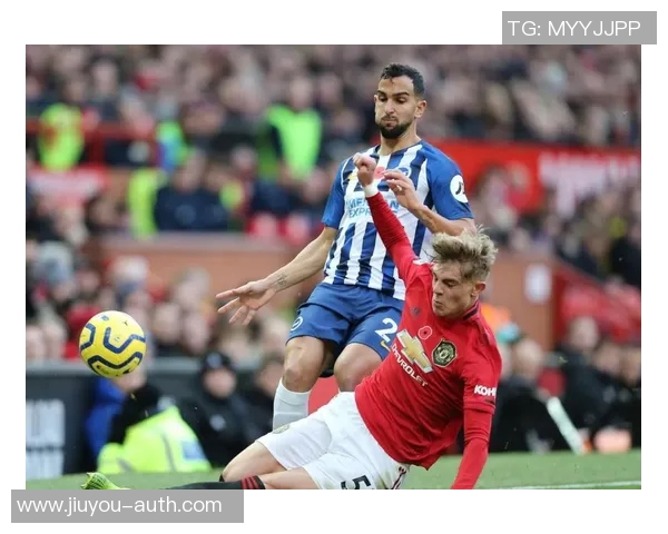 德甲激战：里昂逆转曼联红牌事件引发全场热议与争议